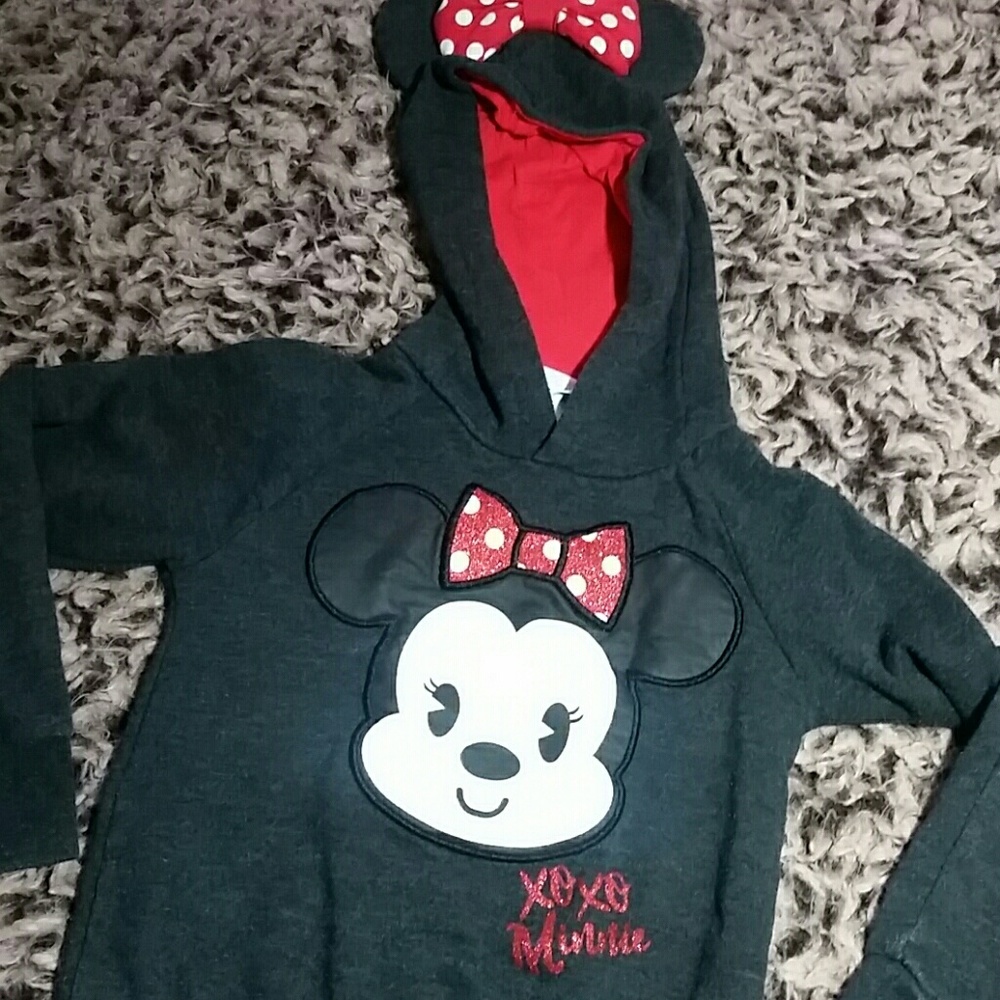 Minnie Mouse sweater size five to six year old gir